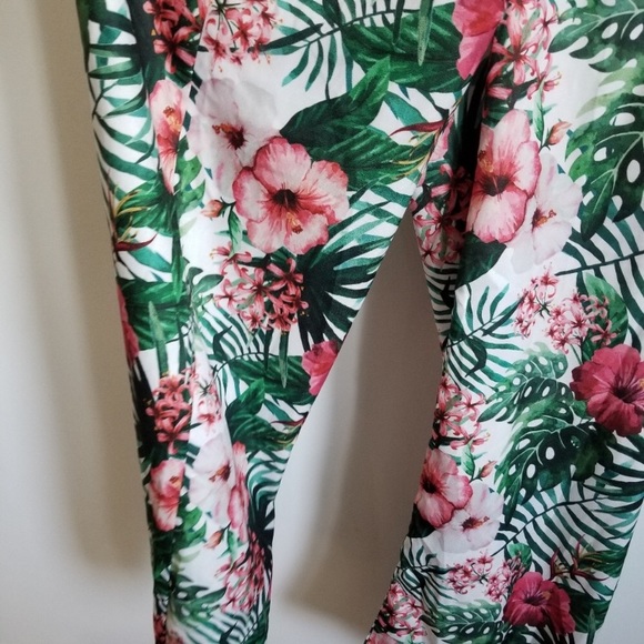Fashion Nova halter floral tropical jumpsuit - Picture 4 of 7